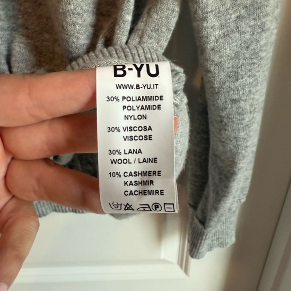 Gray Italian-Made Wool and Cashmere Hooded Sweater - Picture 7 of 8